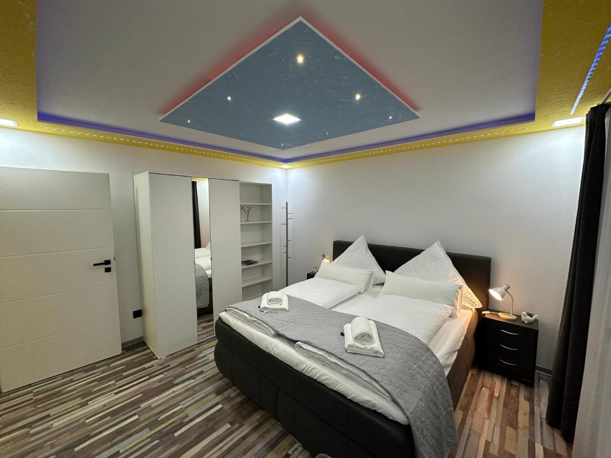Modern Apartments Neuburg P - Top - 2 Zimmer, Komfort, Balkon, Wi-Fi, Smart Tv, Grosse Dusche, Kueche Neuburg an Der Donau Buitenkant foto